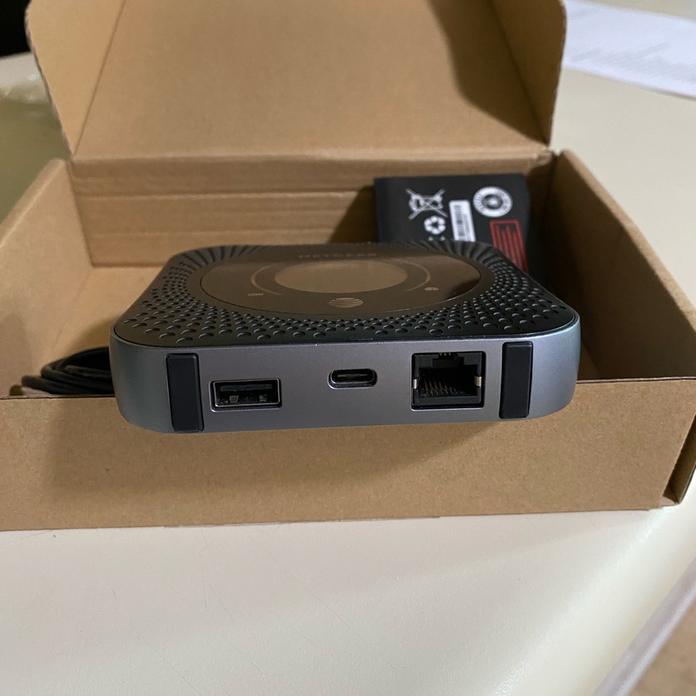 NETGEAR Nighthawk M1 MR1100 Mobile Hotspot - Picture 2 of 3